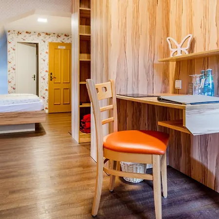Hotel Folklorehof Chemnitz Buitenkant foto